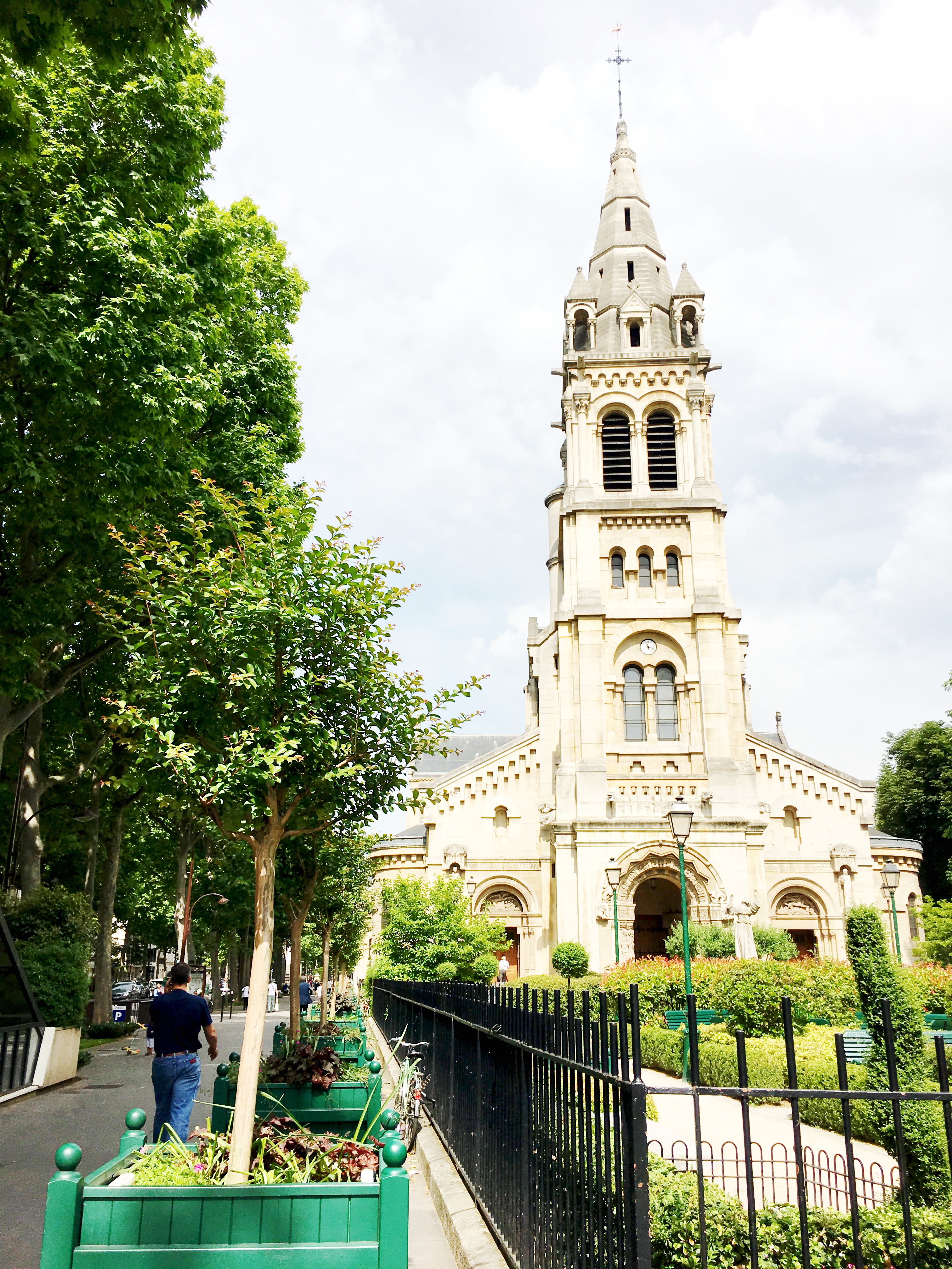 Neuilly-sur-Seine_France_eglise