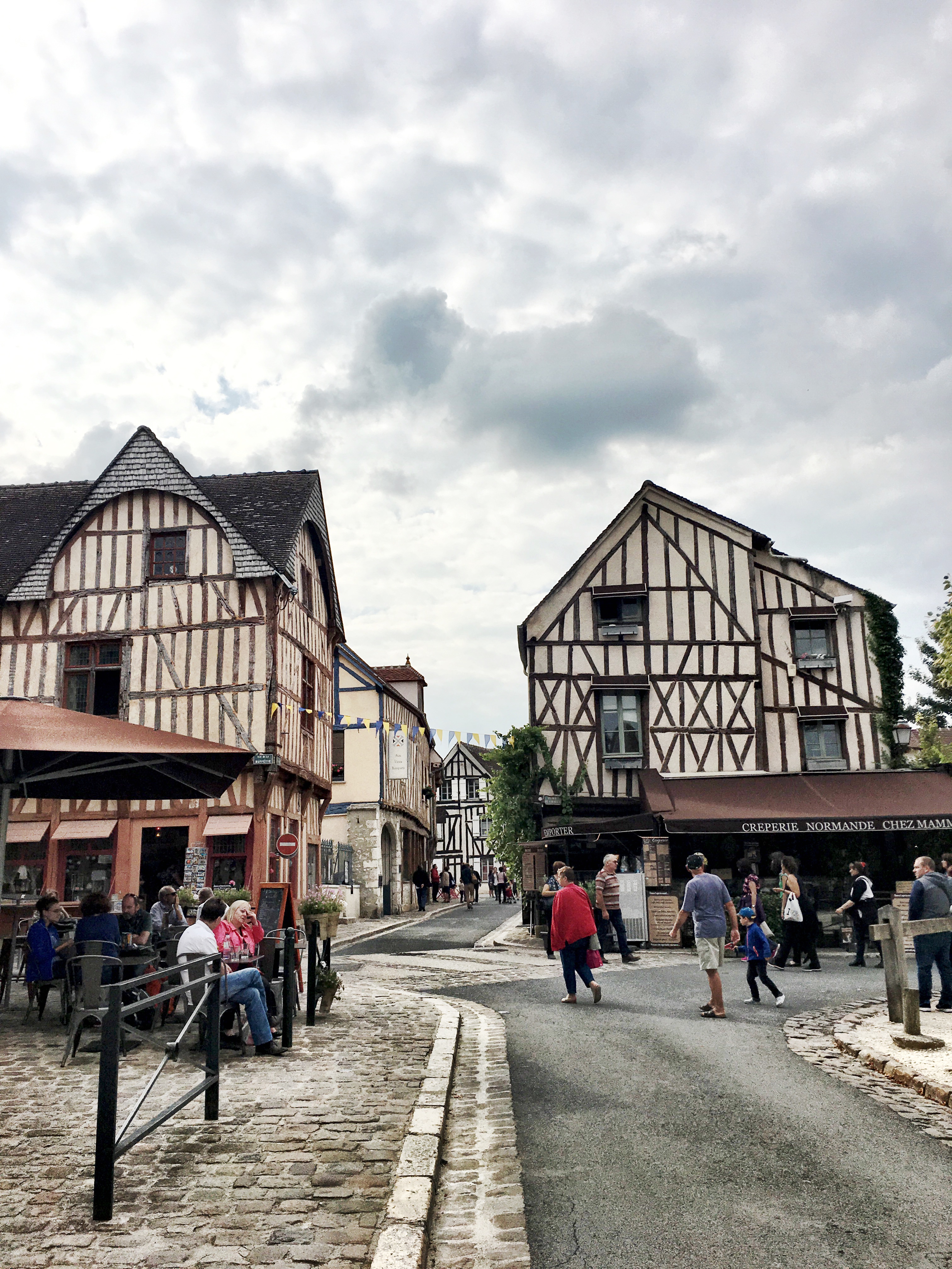 Provins France Place du Chatel