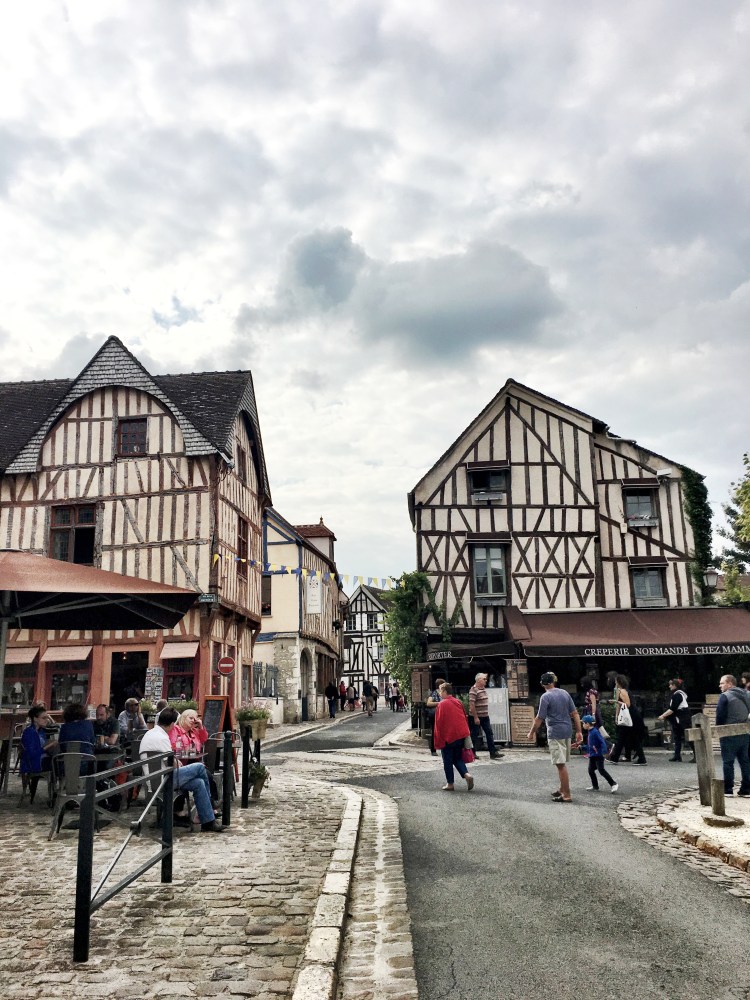 Provins France Place du Chatel