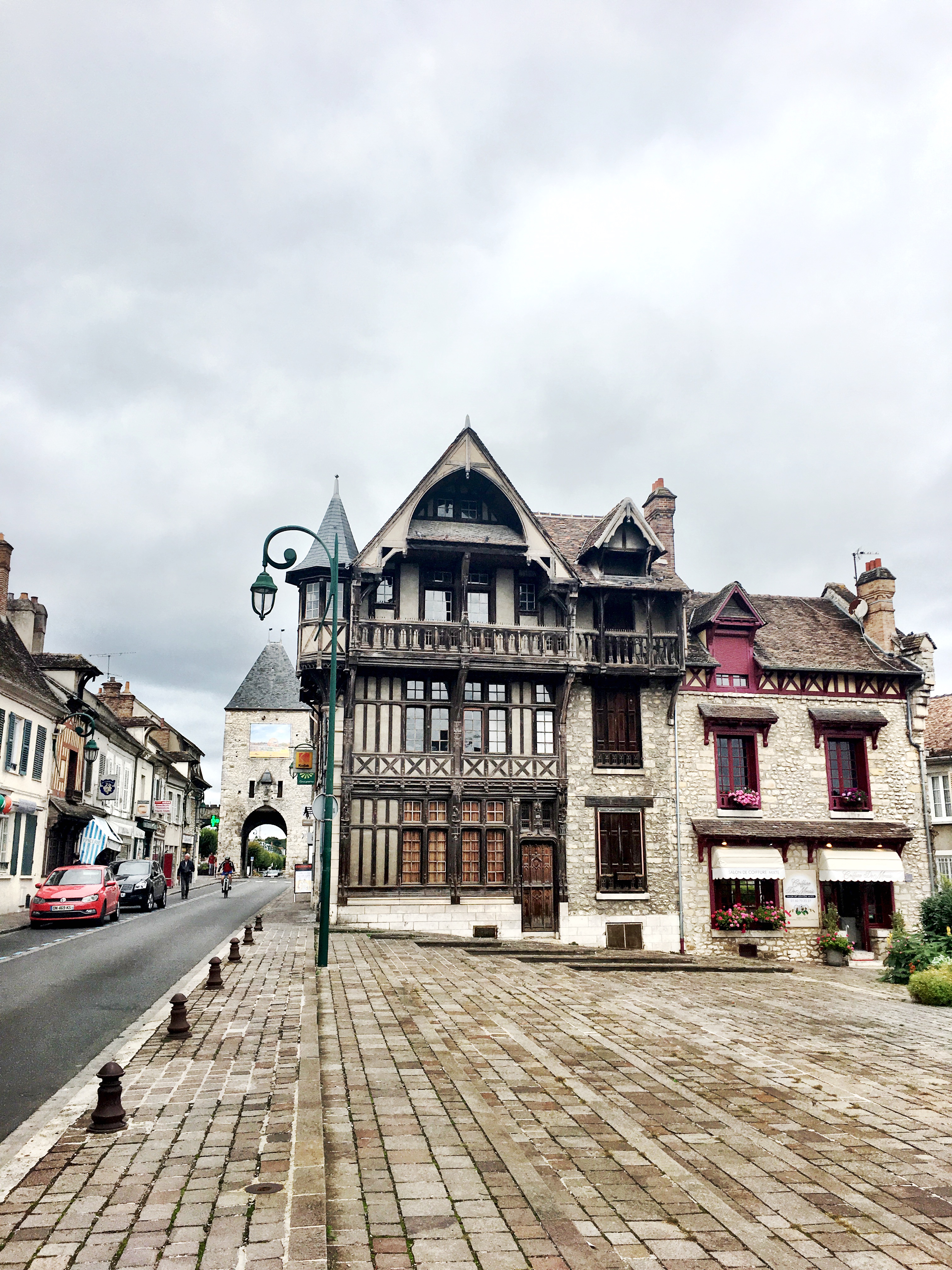 Moret-sur-Loing medieval architecture