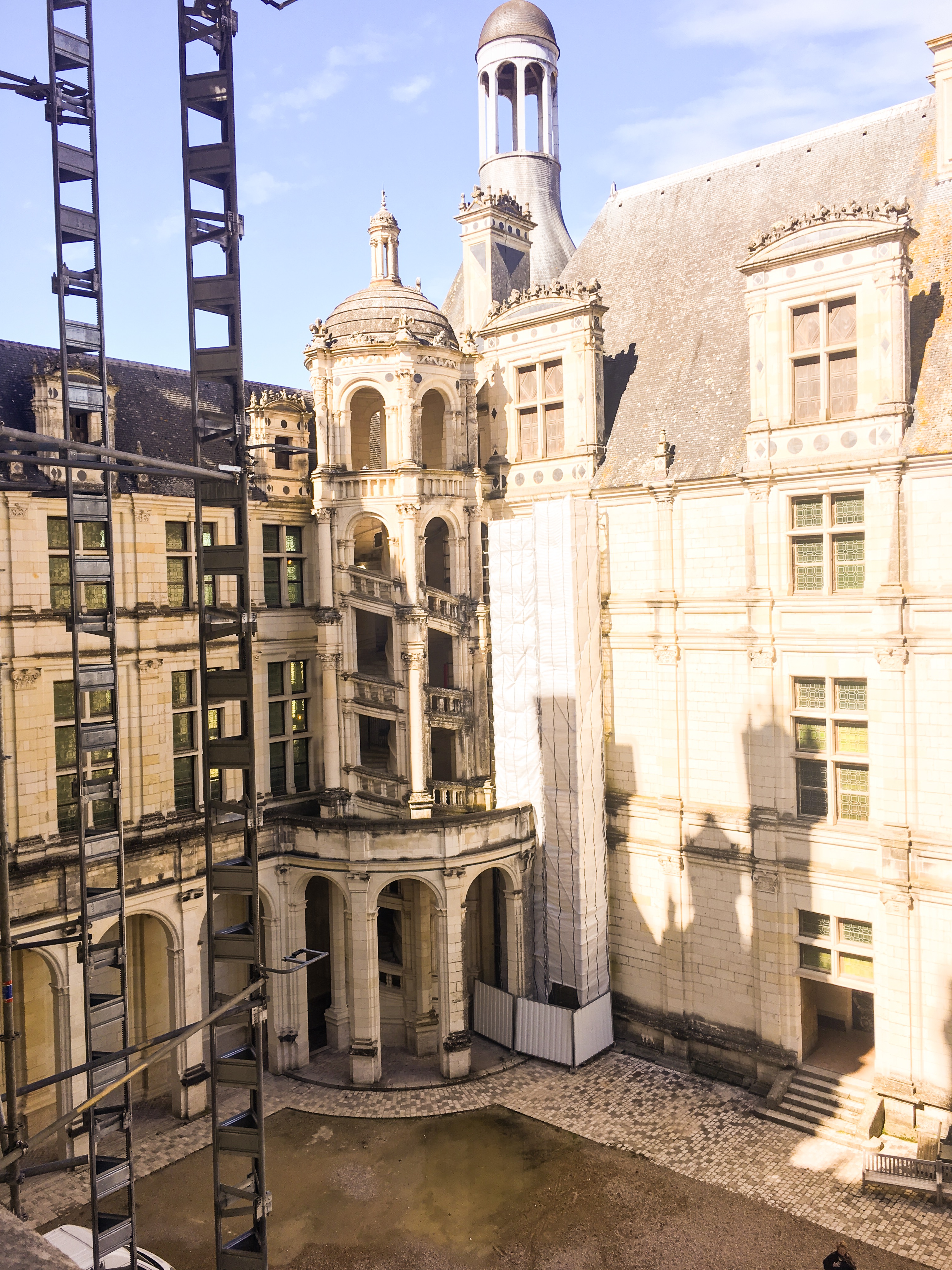 Exterior Chateau Chambord escalier