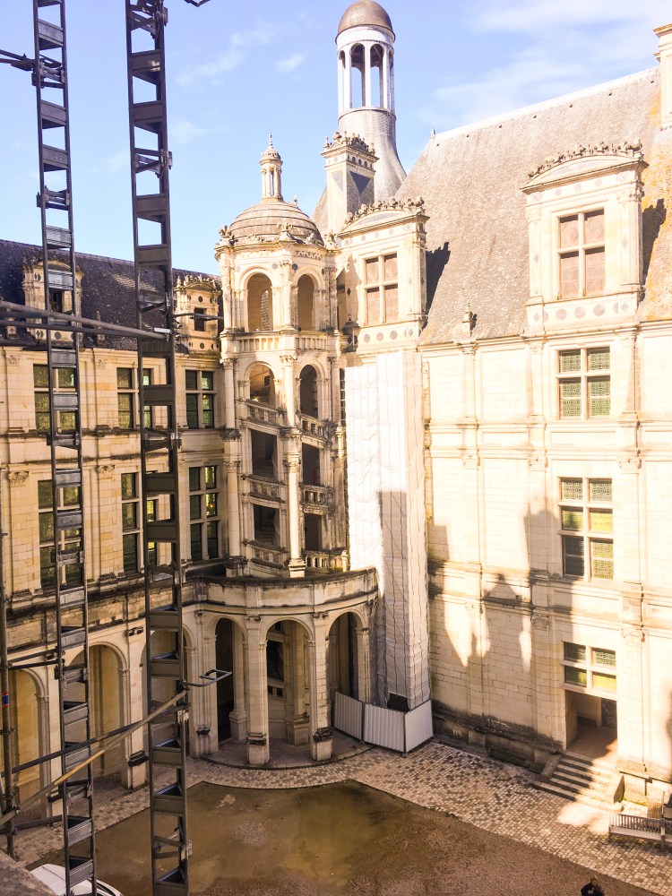 Exterior Chateau Chambord escalier